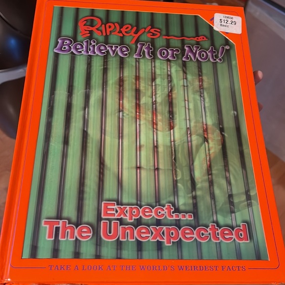 Ripley’s Believe It Or Not Book - Picture 11 of 12